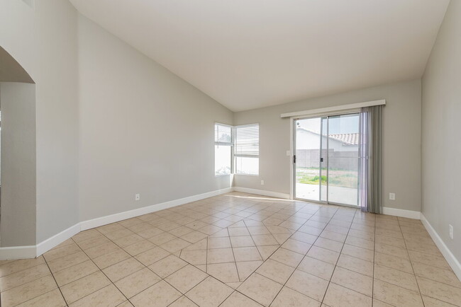 Building Photo - 5004 Crystal Breeze Ln