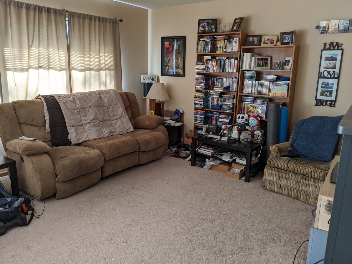 living room - 602 Walden Ct