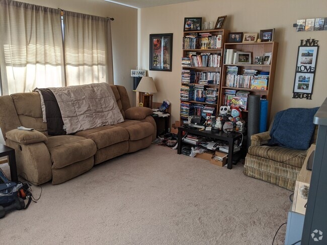 living room - 602 Walden Ct