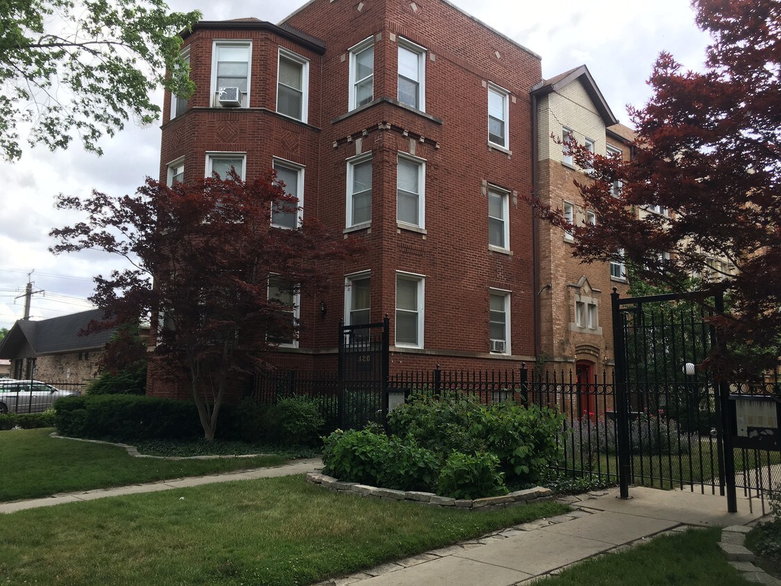 Primary Photo - 7040 S Euclid Ave