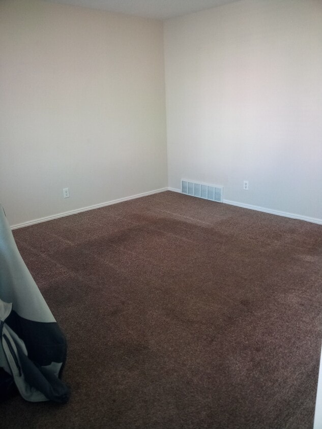 Family Room - 430 W 950 N
