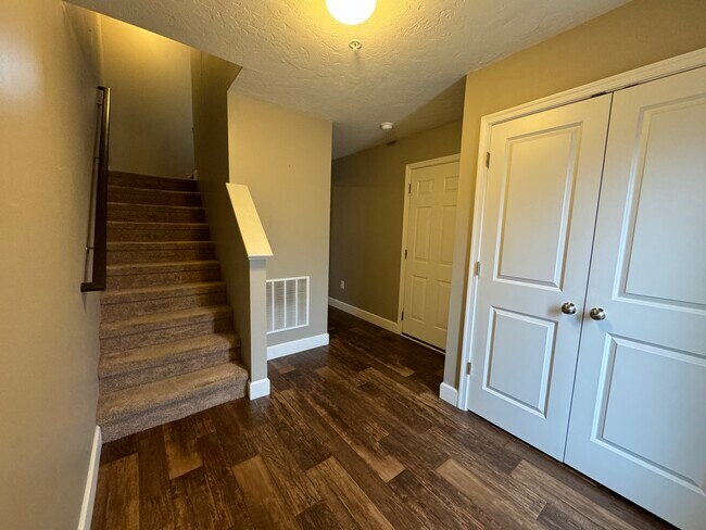 Foto del edificio - 77 Katelyn Dr