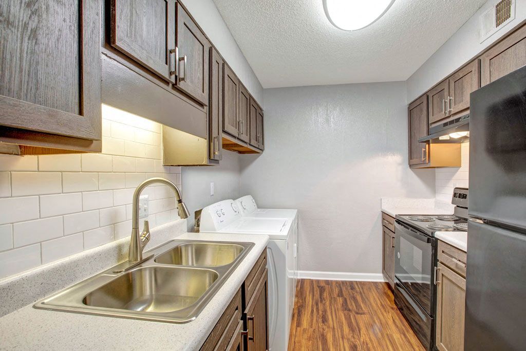 Cocina - Pinewood at National Hills Apartments