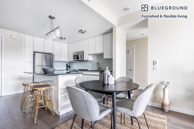 Building Photo - 690 Long Bridge Street