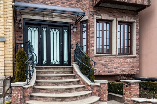 Entrance - 147 Lorimer St