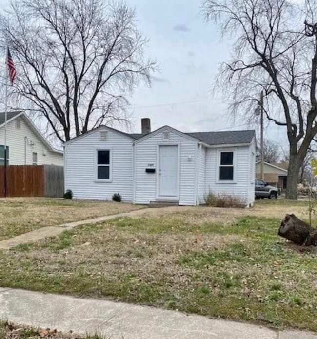 Building Photo - 2400 Bryan Ave