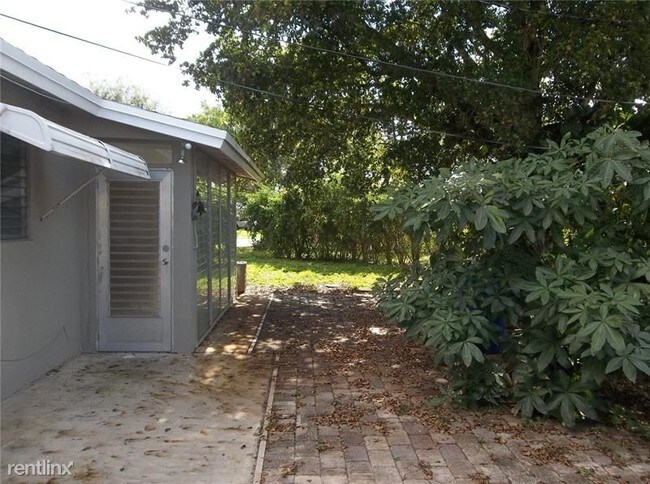 Building Photo - 3 br, 1 bath House - 1325 SE 1st Ave