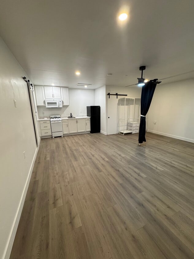 Primary Photo - 13477 La Mesa Dr