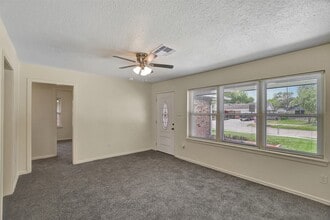 Building Photo - 2505 Dewberry Ln