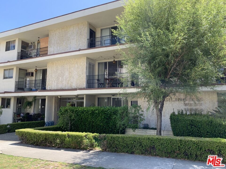 Building Photo - 11854 Darlington Ave