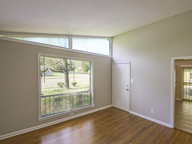 Building Photo - NEWLY UPDATED Mid-Century Mod home with 2 beds, 2 baths.