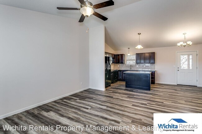 Foto del edificio - 4 br, 3 bath House - 8719 E. Chris Ct.