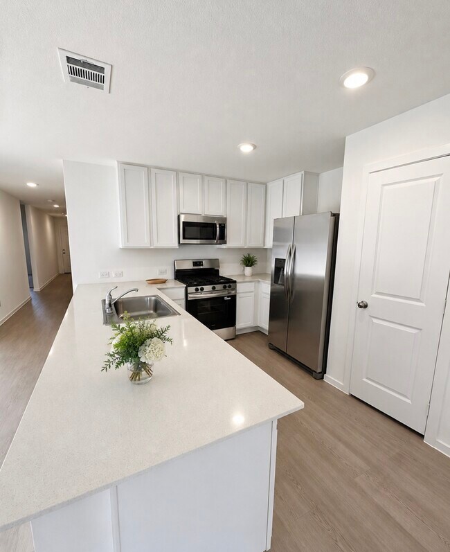 Foto del edificio - 448 Shoreview Dr