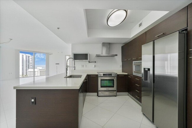 Building Photo - 200 Sunny Isles Blvd