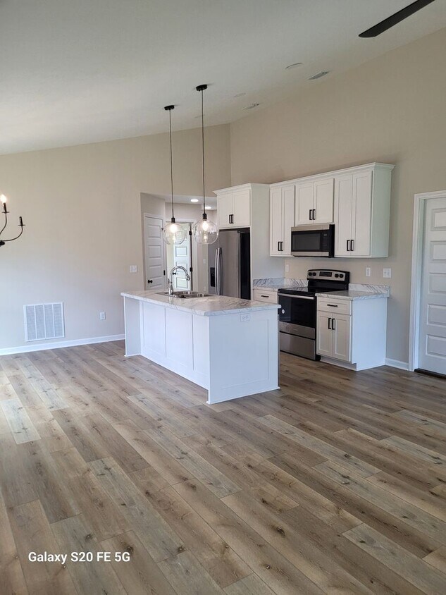 Building Photo - Single Family Home