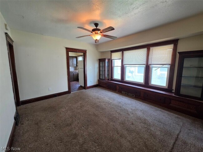 Foto del edificio - 4100 Mapledale Ave