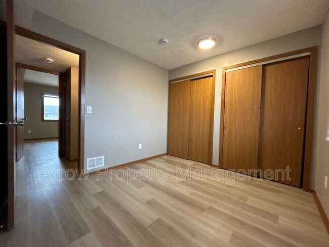 Foto del edificio - 2481 E 5th Ave