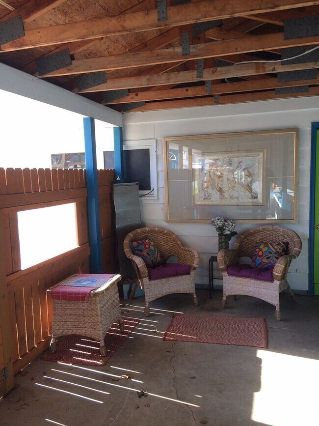 Foto del edificio - Wonderful Main Floor 2 Bedroom Unit Availa...