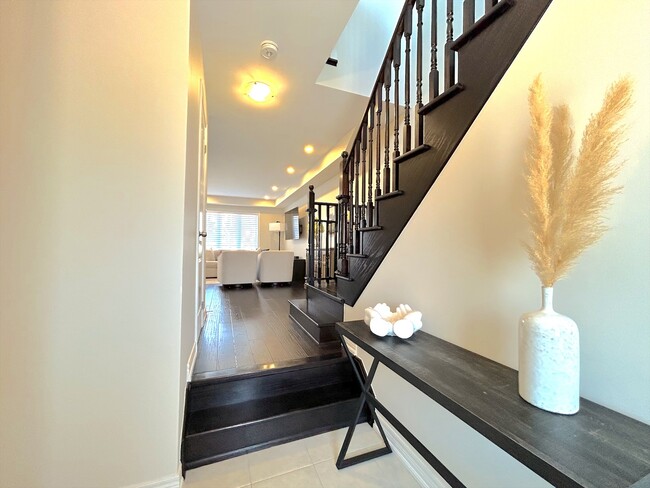 Building Photo - 3833 Tufgar Cres