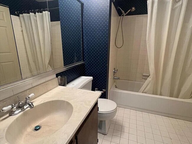 Building Photo - 1404 Weatherstone Dr
