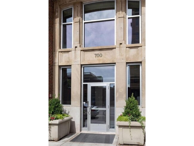 Foto del edificio - 700 N Washington Ave
