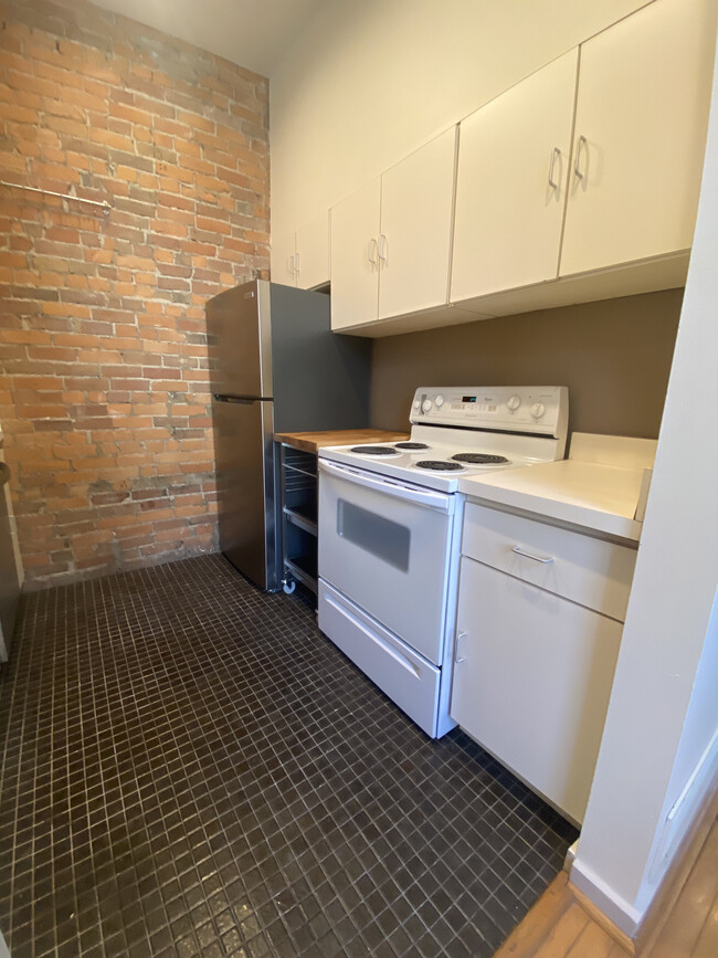Kitchen - 2638 Bellevue Ave