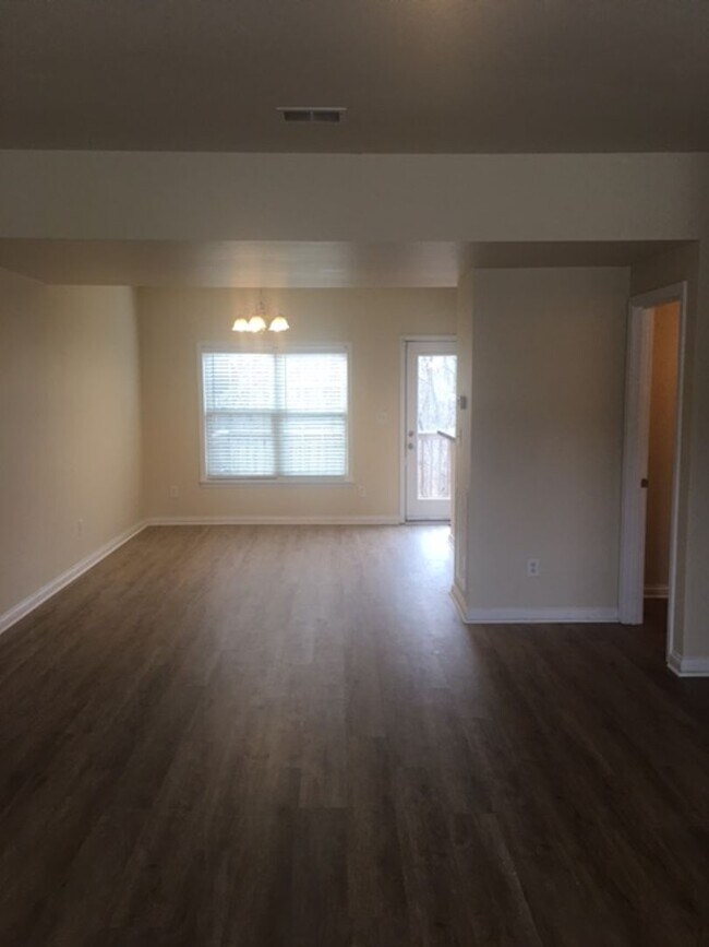 Foto del edificio - Spacious 3 bedroom townhouse in Dove Creek Subdivision!        20260504