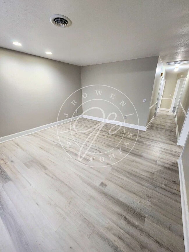 Building Photo - MUST SEE! Updated 3-Bedroom Home with Finished Basement & Large Fenced Yard