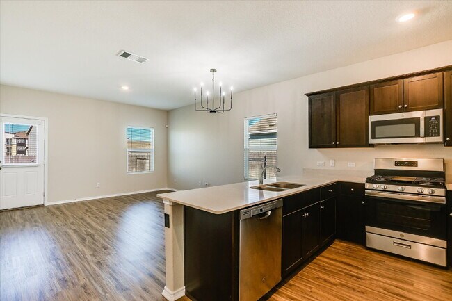 Foto del edificio - 108 Akela Wy