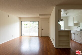 Building Photo - 844 6th St