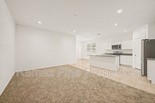Foto del edificio - 1566 E Fletcher Dr