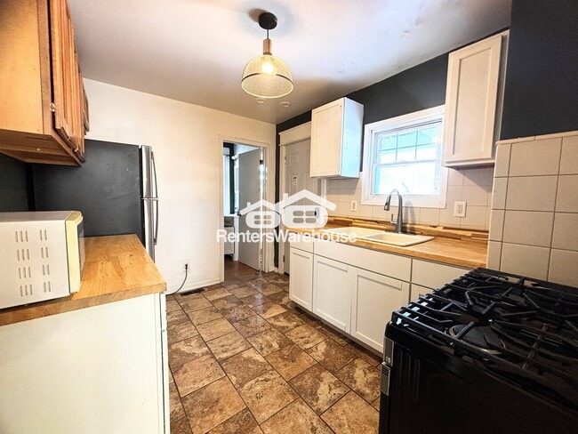 Building Photo - 1171 21st St