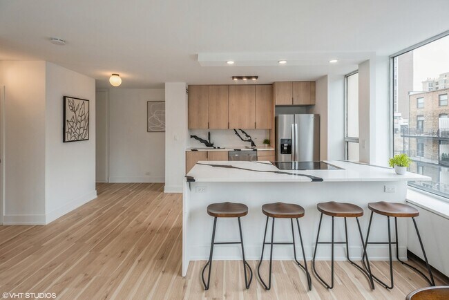 Foto del edificio - 70 W Burton Pl