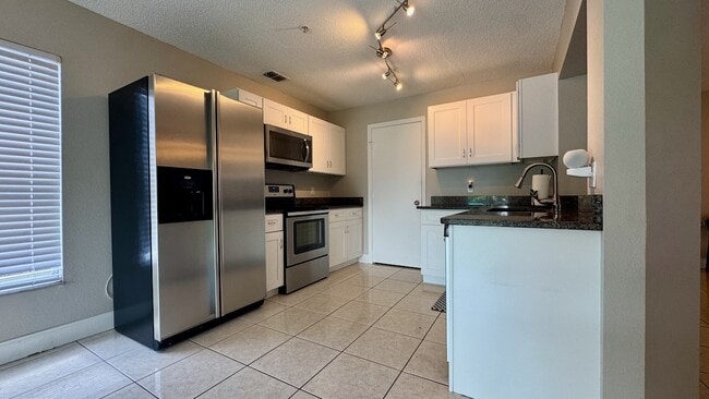 Foto del edificio - 9683 Hollyhill Drive