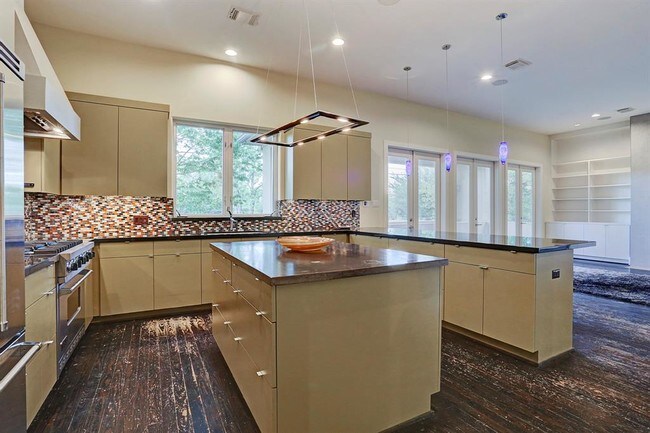 Foto del edificio - 4018 Falkirk Ln