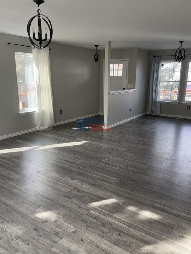 Building Photo - 502 Mallard Dr