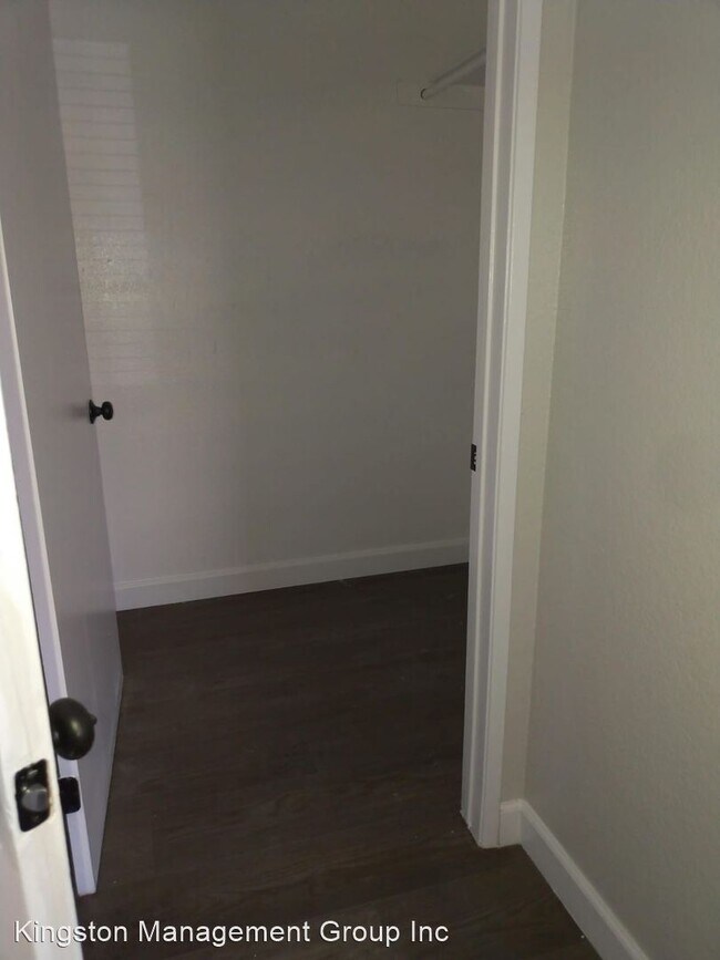 Foto del edificio - 5804 Woodman Ave