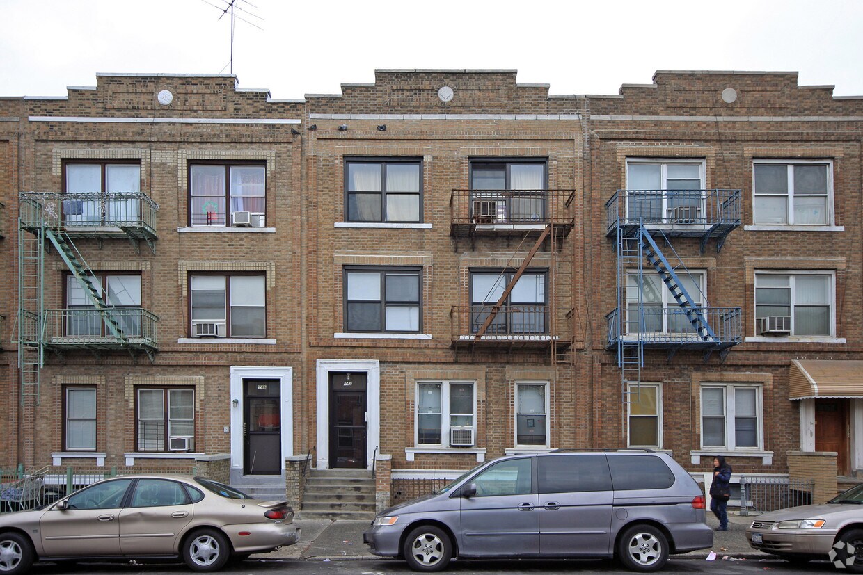 Primary Photo - 742 60th St