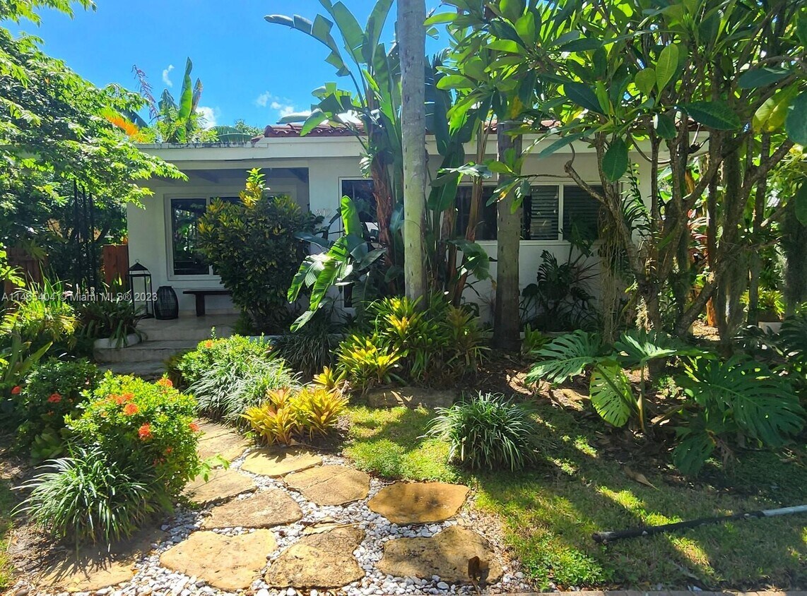 Foto principal - 812 NE 92nd St