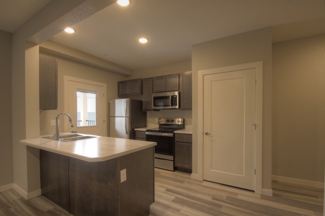 Kitchen - 830 Crestmont Way