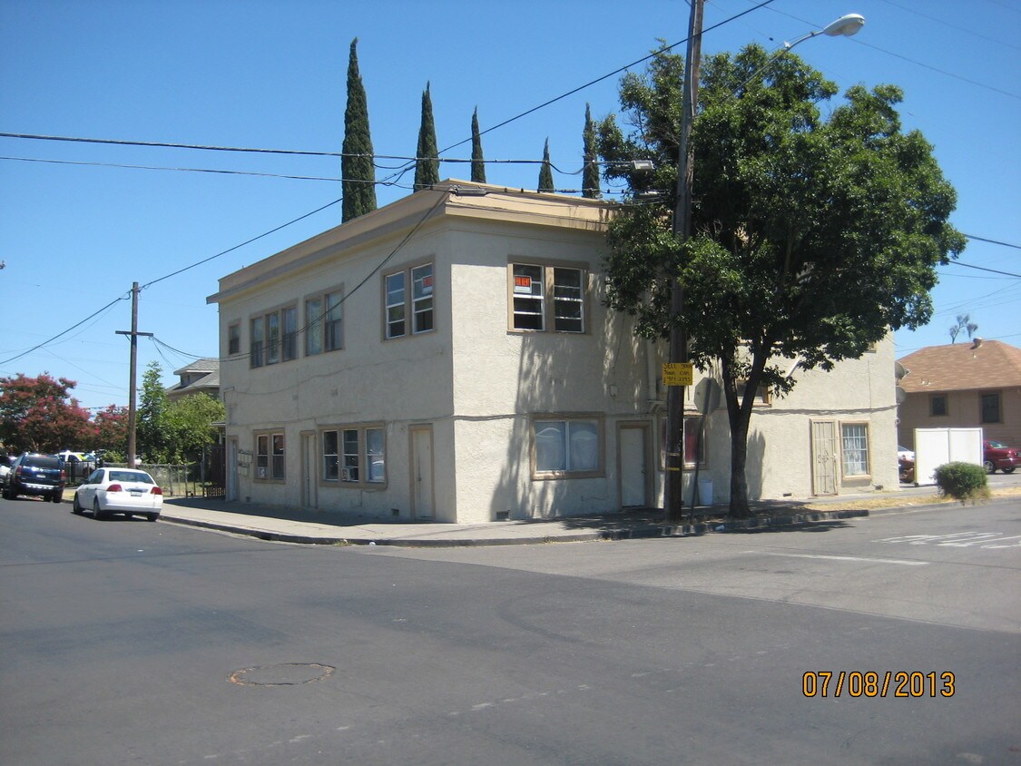Foto del edificio - 1406 E Poplar St