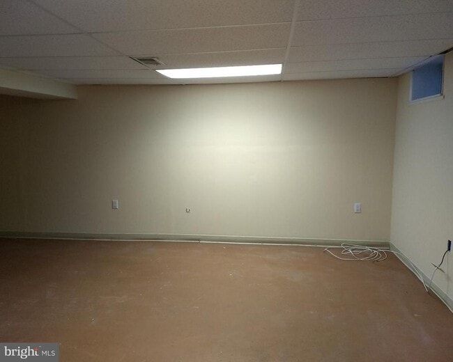 Building Photo - 72 Colonial Dr