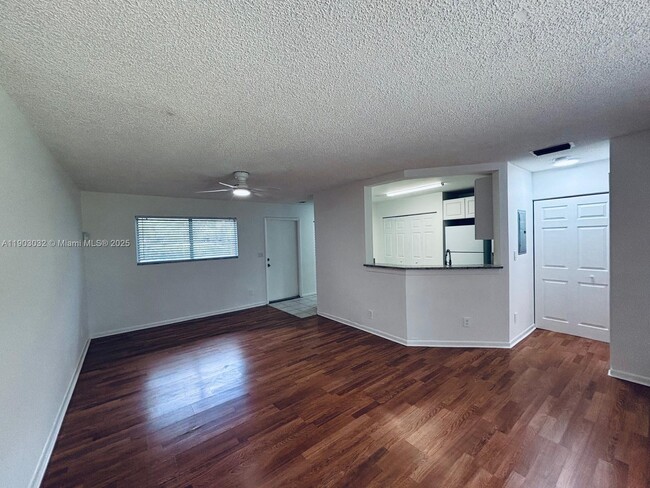 Foto del edificio - 3453 NW 44th St