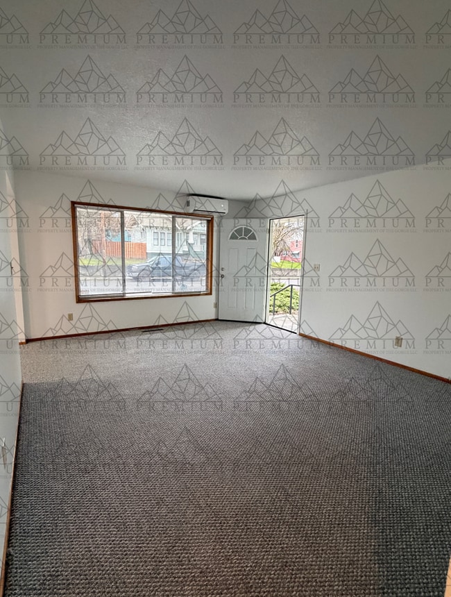 Foto del edificio - 9th St Triplex