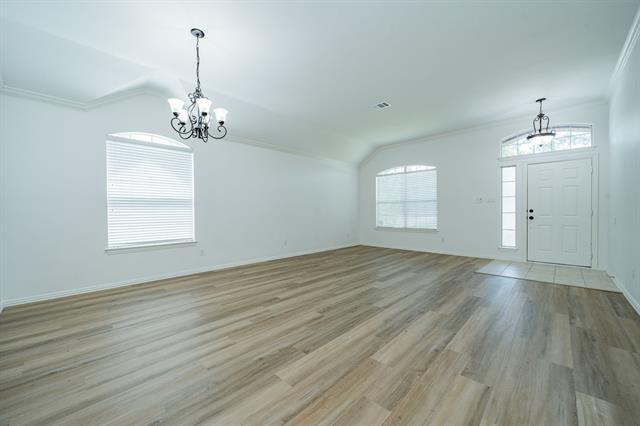 Building Photo - 910 Crater Lake Ct