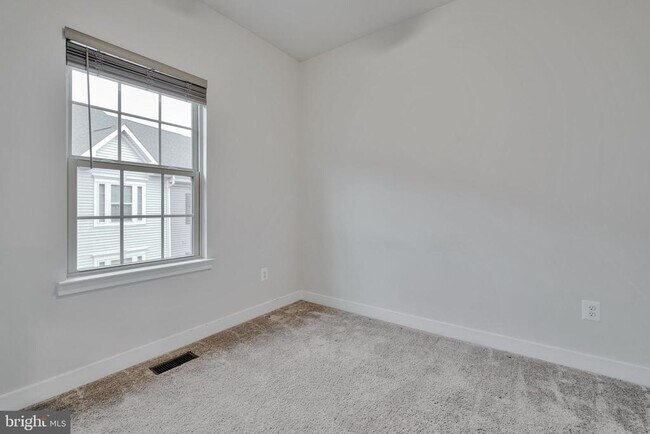 Foto del edificio - 7849 Francis Dickens Ln
