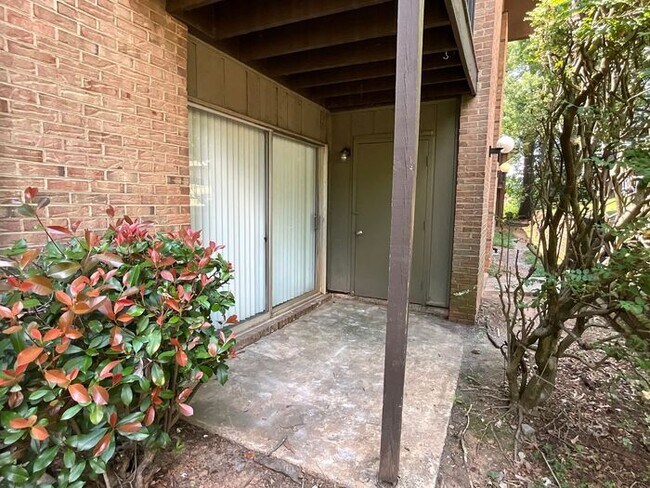 Foto del edificio - 415 Orchard Trace Ln