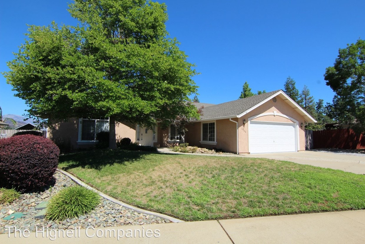 4 br, 2.5 bath House 3522 Sunglow Drive House for Rent in Redding
