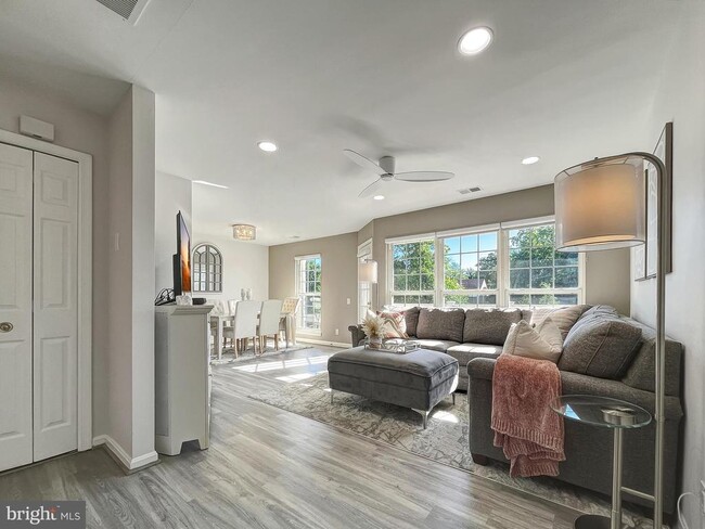 Foto del edificio - 9286 Cardinal Forest Ln