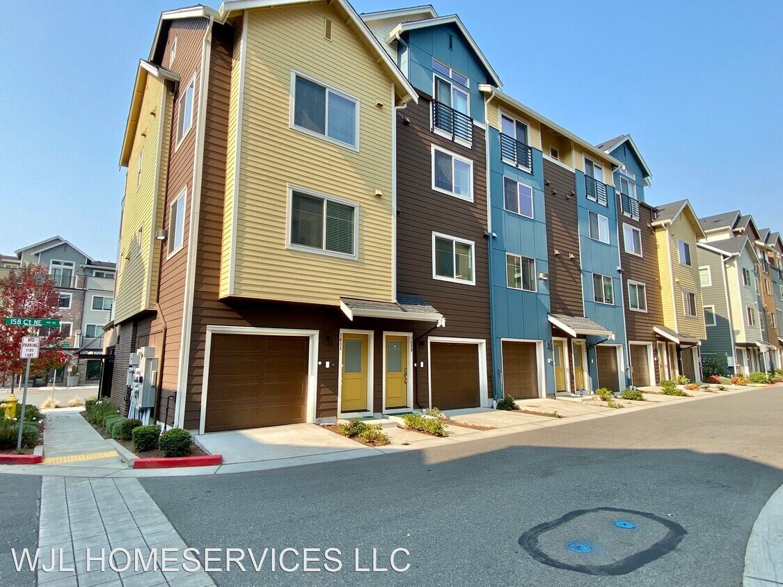 2 br, 2.5 bath House 1411 NE 158th Ct Un... House Rental in Bellevue, WA